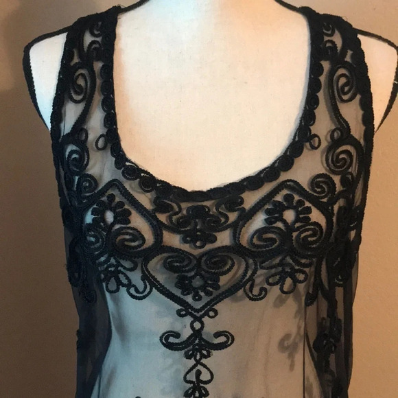 ⭐️Beautiful black top⭐️ - Picture 2 of 6